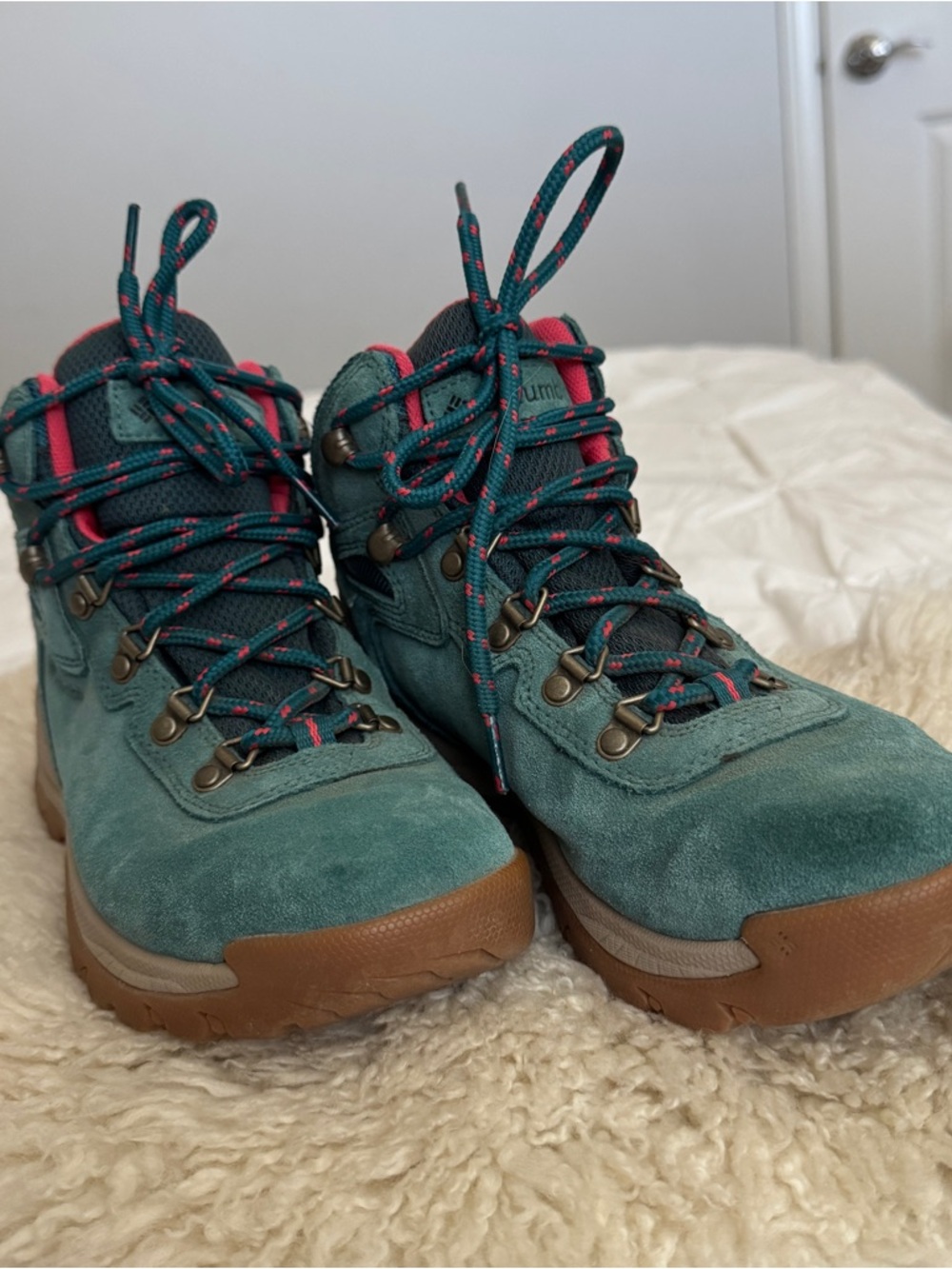 Columbia Teal Suede Hiking Boots